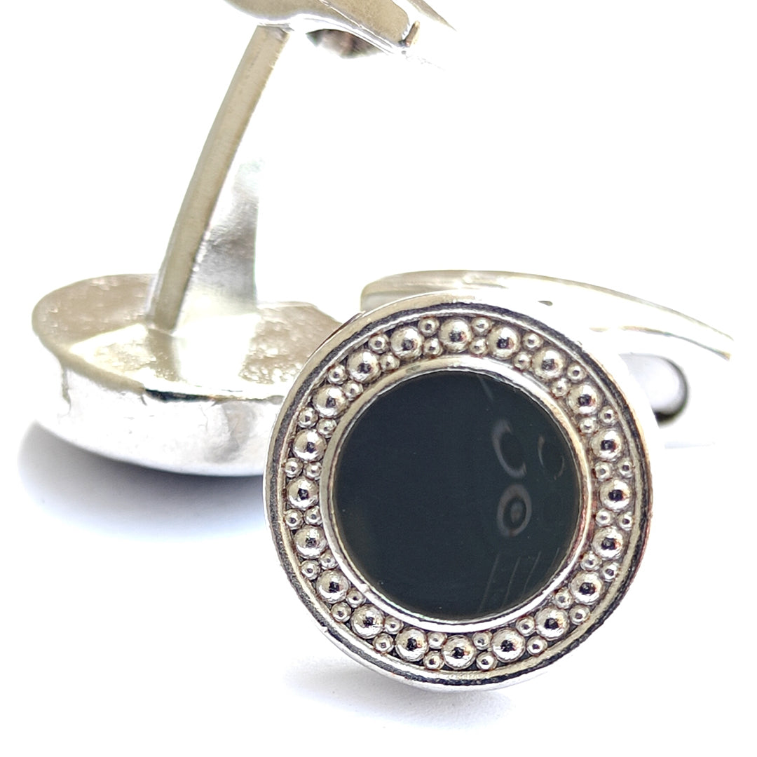 Metal cufflinks with artistic Design and attractive colors 00213