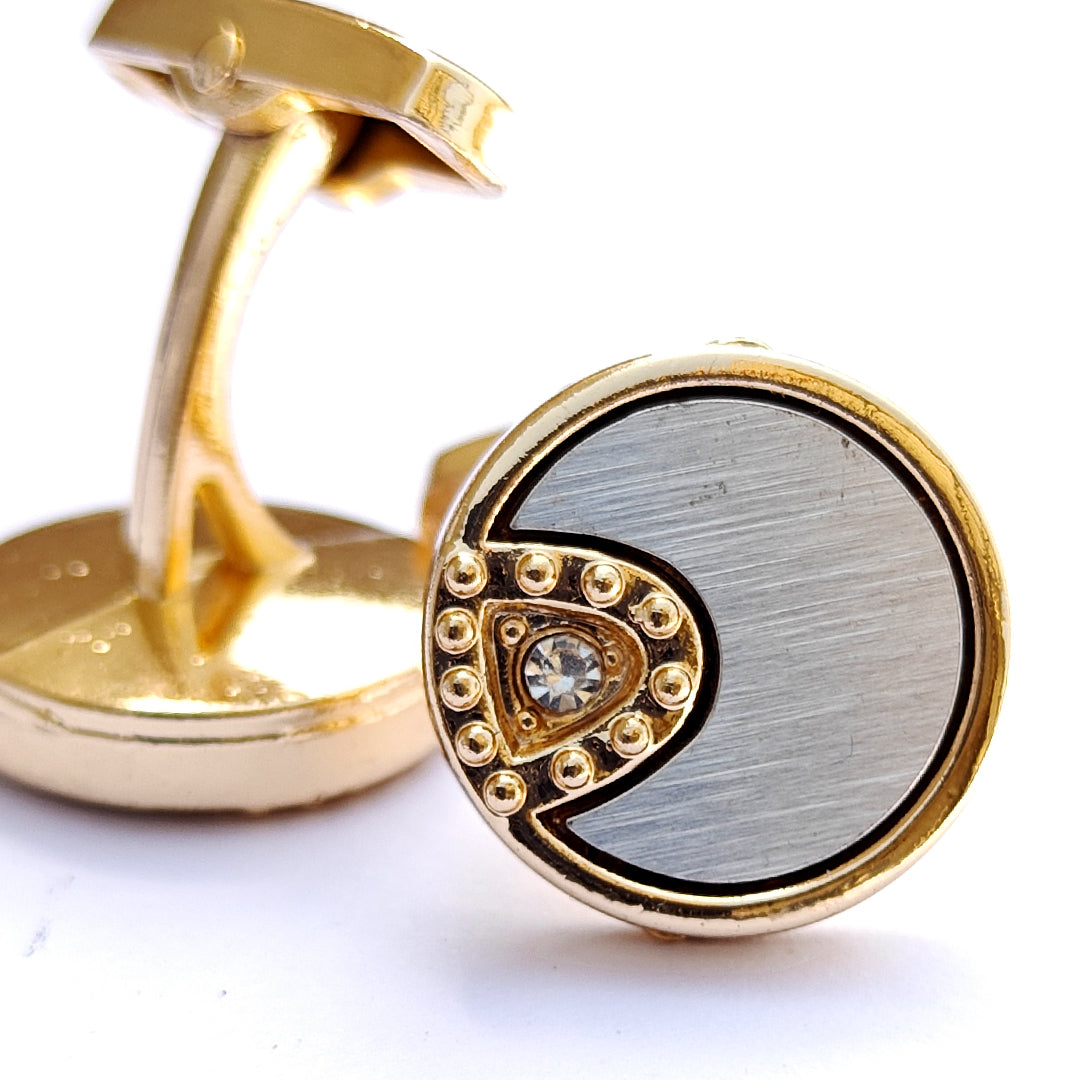 Metal cufflinks Design with attractive color